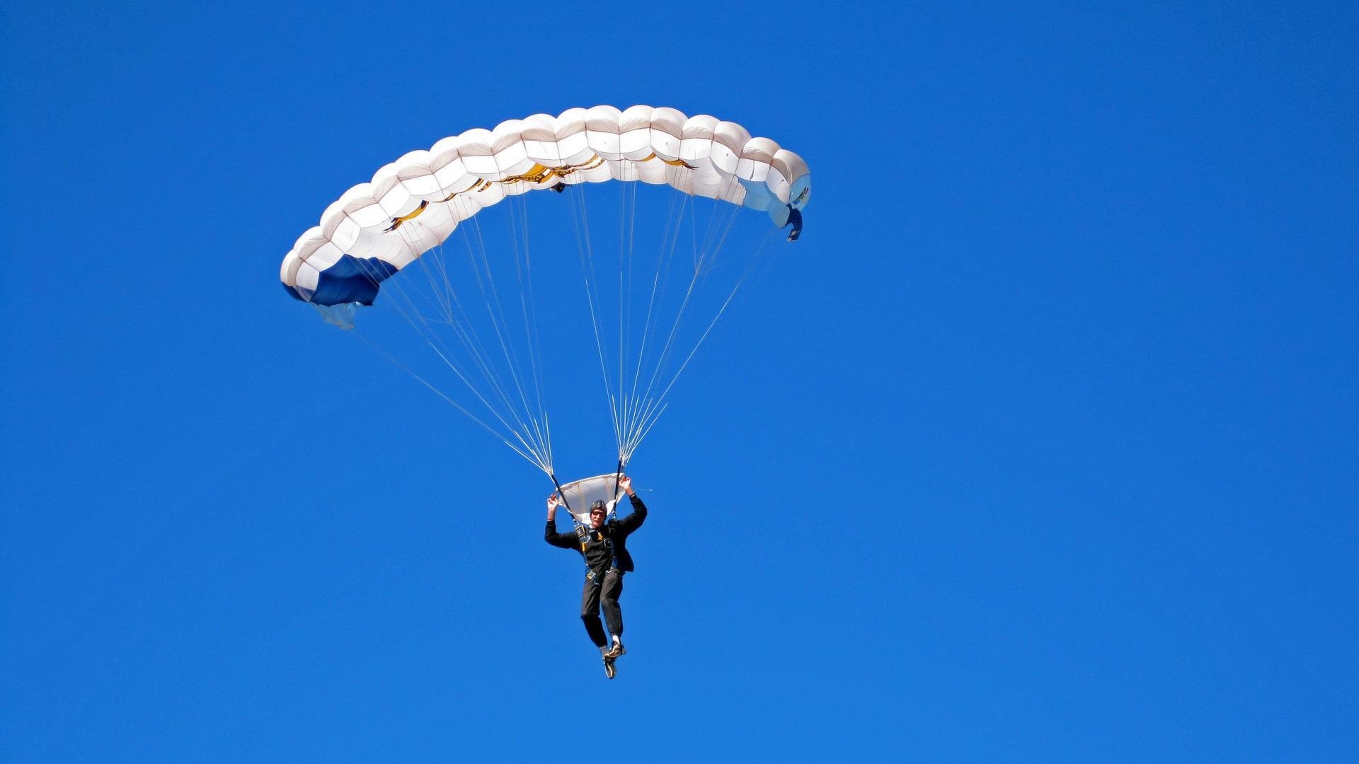 “2025世界游泳锦标赛：谁能突破极限，斩获金牌？”